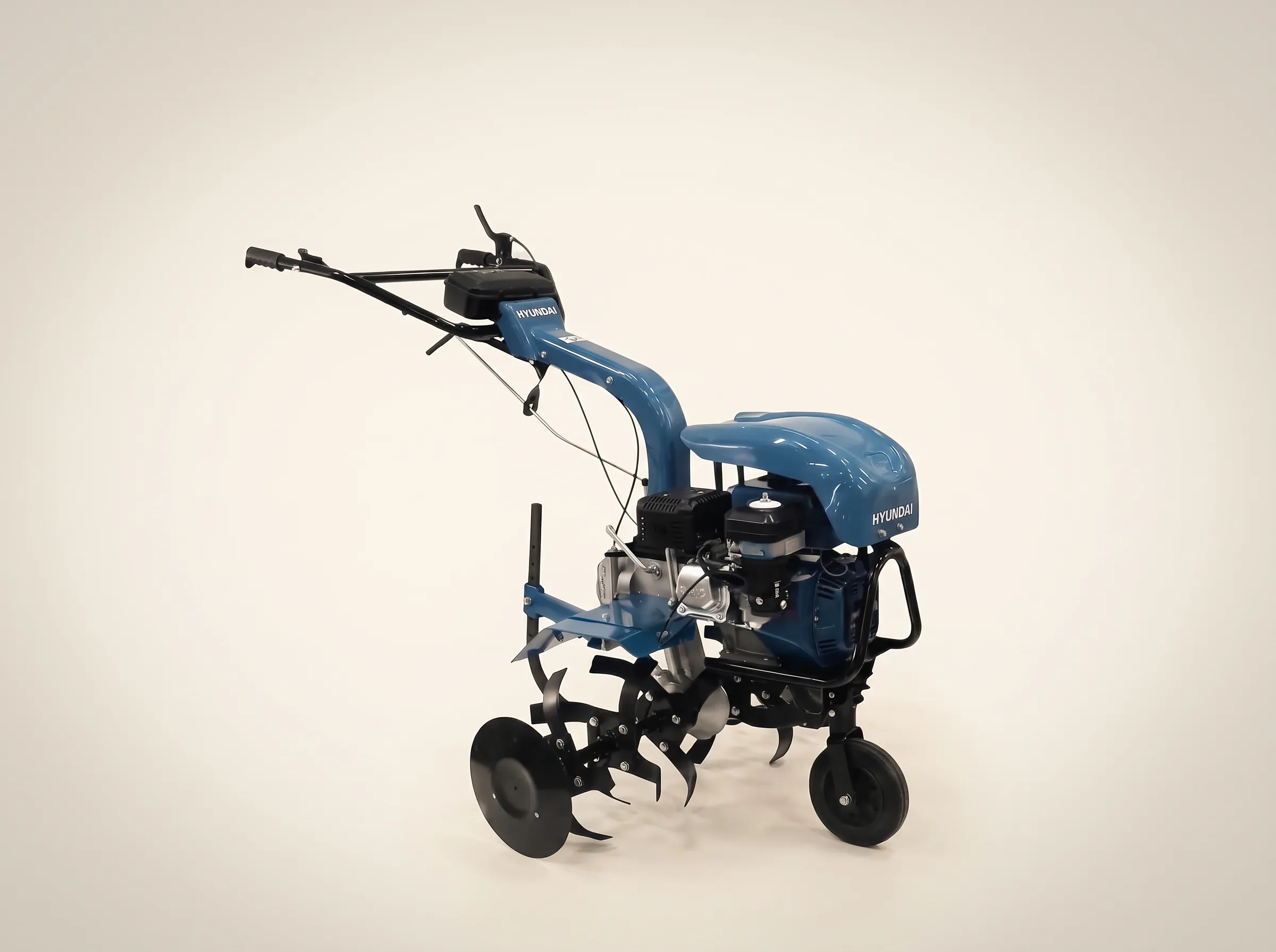 Motoazada Hyundai de 7 HP para preparacion de terreno