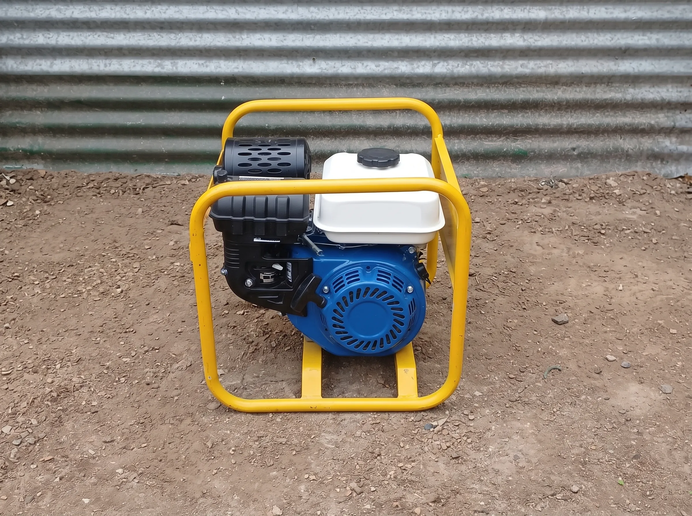 Motobomba Hyundai para bombeo de agua en obra